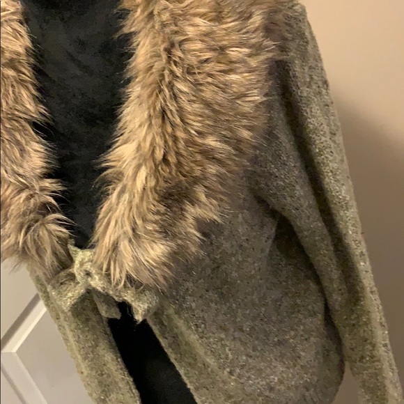 🆕Fever Cardigan w/ Removable Faux Fur Collar - Picture 12 of 16